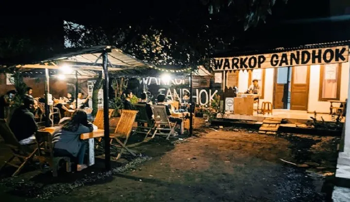 Warkop Gandhok: Rasa Hangat yang Menghampiri Setiap Pagi di Cilacap